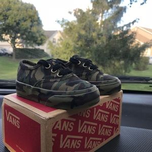 Authentic (Mono Print) Camo size 4.5c